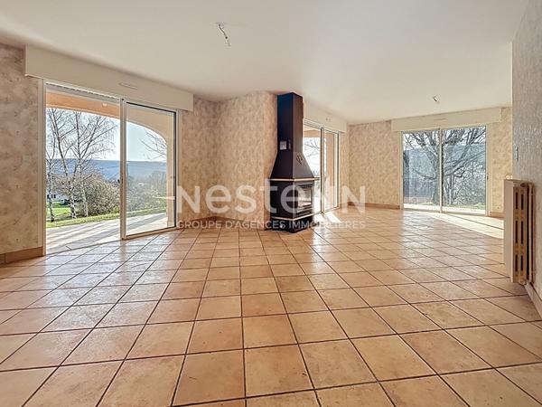 Maison provençale à vendre sur Vayrac : 145 m2 Habitable, Vue exceptionnelle, 3 chambres, Très grands volumes, Classe énergétique D, 2 Garages, Terrain arboré 2000m2