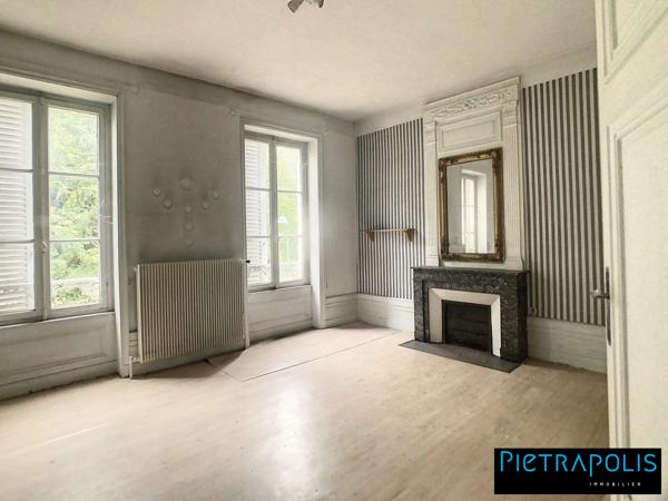 GRAND PLATEAU A AMENAGER A ST GEORGES DE RENEINS EN DUPLEX AVEC JARDIN