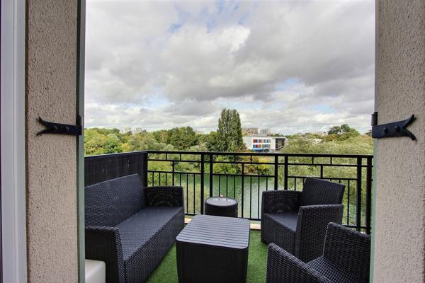 Appartement Villeneuve La Garenne Duplex 4 pièces 98.38 m2 vue Seine avec Balcon et 2 Parkings