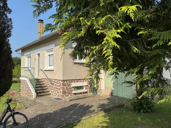 Beaucoup d'atouts , toute en pierre, étage et rez-de-chaussée sont à exploiter !