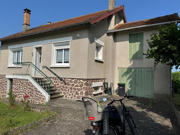 Beaucoup d'atouts , toute en pierre, étage et rez-de-chaussée sont à exploiter !