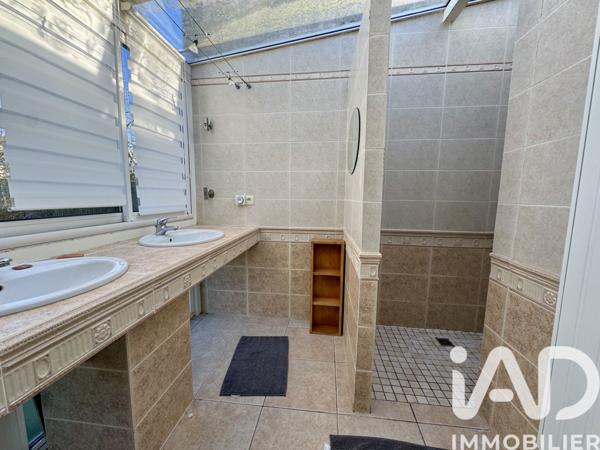 Location maison 6 pièces 165 m² Mérignac