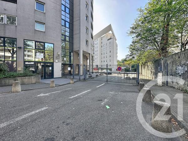 Parking à vendre  17 m 2   LYON  - 69008