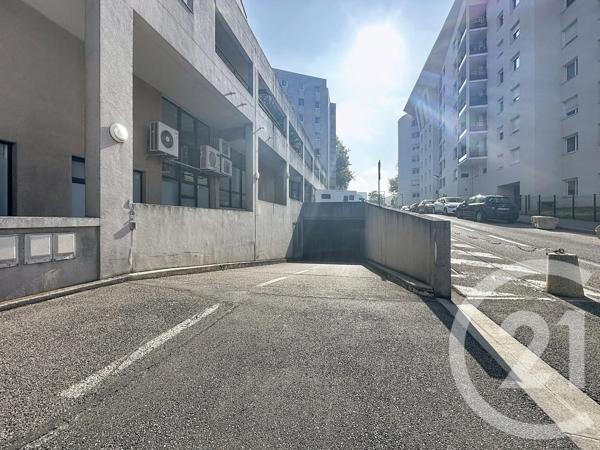 Parking à vendre  17 m 2   LYON  - 69008