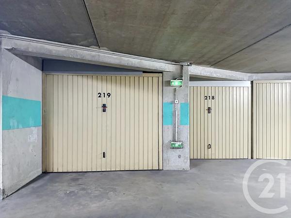 Parking à vendre  17 m 2   LYON  - 69008