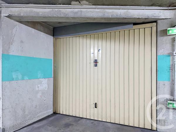 Parking à vendre  17 m 2   LYON  - 69008