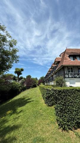 COUP DE CŒUR À 4 KM DE DEAUVILLE – CHARMANT STUDIO EN REZ-DE-JARDIN