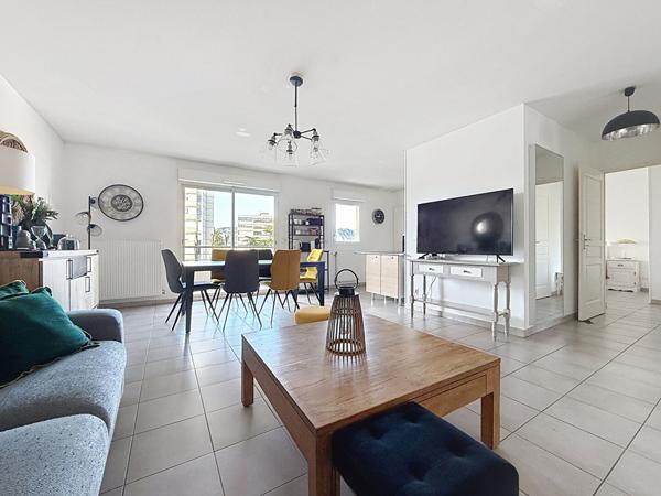 VICTOR HUGO - appartement 112 m² lumineux traversant 4 chambres 2 balcons 1 garage un stationnement