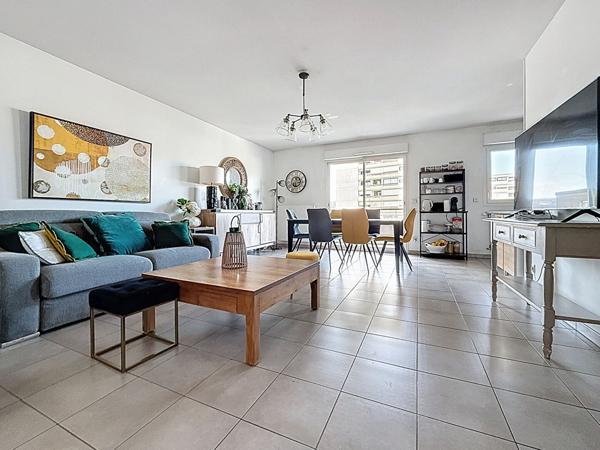 VICTOR HUGO - appartement 112 m² lumineux traversant 4 chambres 2 balcons 1 garage un stationnement