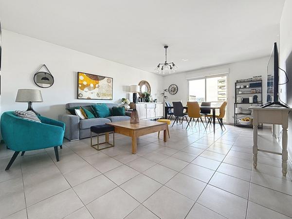 VICTOR HUGO - appartement 112 m² lumineux traversant 4 chambres 2 balcons 1 garage un stationnement