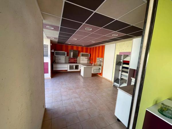 Lodève (34700) À VENDRE - SUPERBE LOCAL COMMERCIAL DE 366 m² - OPPORTUNITÉ EXCEPTIONNELLE