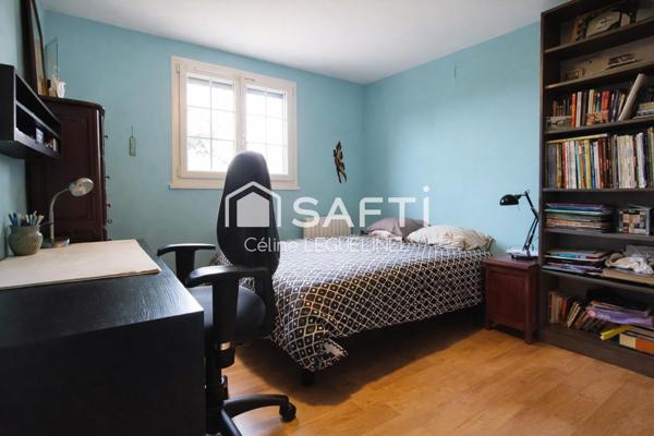 Maison familiale avec jardin, sous-sol total et beaux volumes