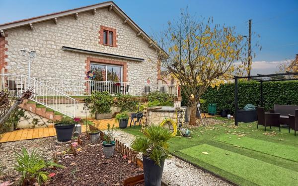 Maison à vendre    6 pièces •  Caussade