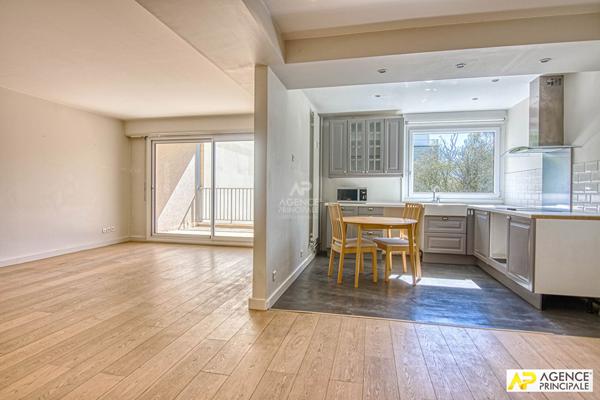 Versailles Rive-Droite Appartement 4 pièces 88 m² carrez situé au 2ème étage avec ascenseur, terrasse, cave et parkin €704 000 ** - Référence 27182