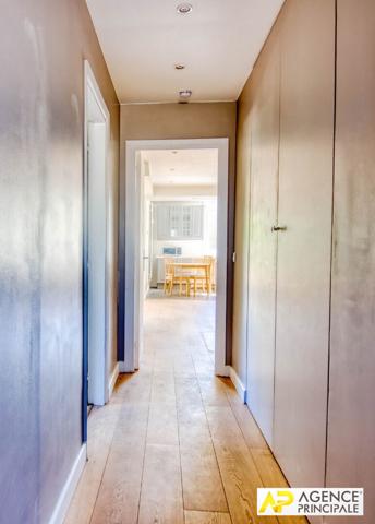 Versailles Rive-Droite Appartement 4 pièces 88 m² carrez situé au 2ème étage avec ascenseur, terrasse, cave et parkin €704 000 ** - Référence 27182