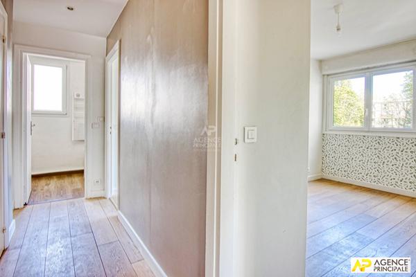 Versailles Rive-Droite Appartement 4 pièces 88 m² carrez situé au 2ème étage avec ascenseur, terrasse, cave et parkin €704 000 ** - Référence 27182