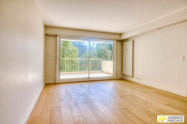 Versailles Rive-Droite Appartement 4 pièces 88 m² carrez situé au 2ème étage avec ascenseur, terrasse, cave et parkin €704 000 ** - Référence 27182