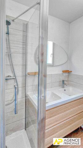 Versailles Rive-Droite Appartement 4 pièces 88 m² carrez situé au 2ème étage avec ascenseur, terrasse, cave et parkin €704 000 ** - Référence 27182