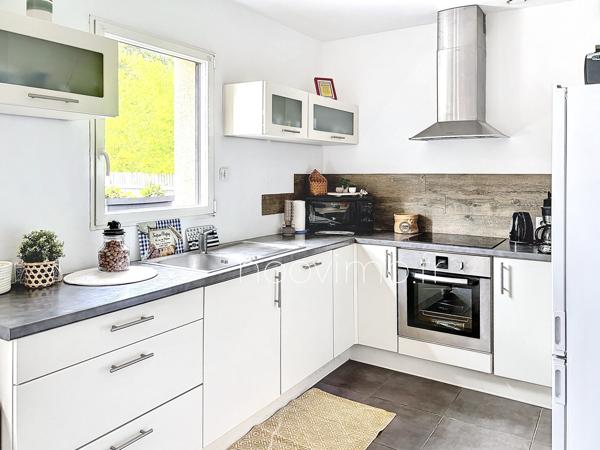 Maison récente 2 chambres, jardin, stationnement