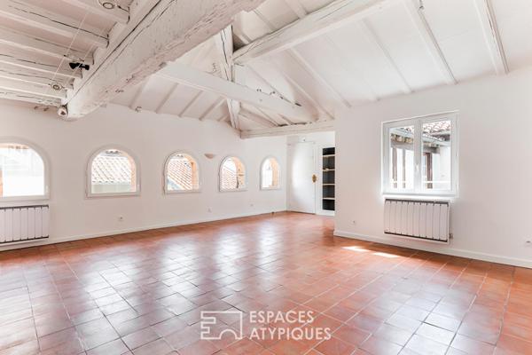 Appartement rénové en dernier étage aux Carmes