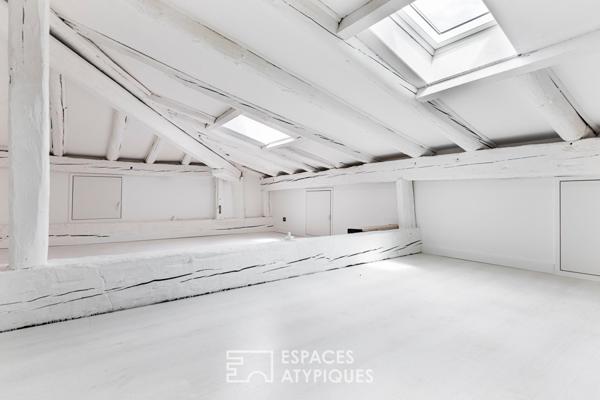 Appartement rénové en dernier étage aux Carmes