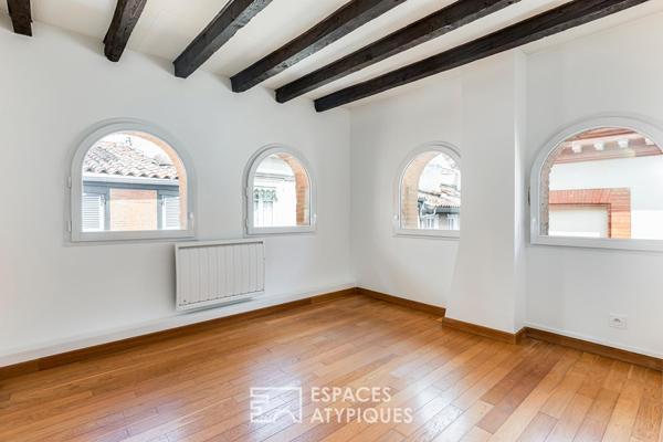 Appartement rénové en dernier étage aux Carmes
