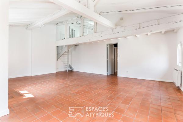 Appartement rénové en dernier étage aux Carmes