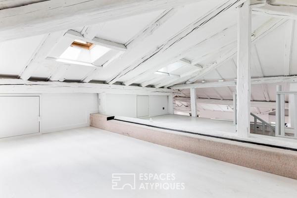 Appartement rénové en dernier étage aux Carmes