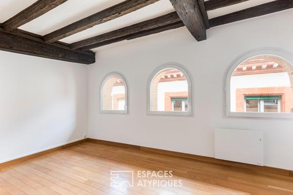 Appartement rénové en dernier étage aux Carmes