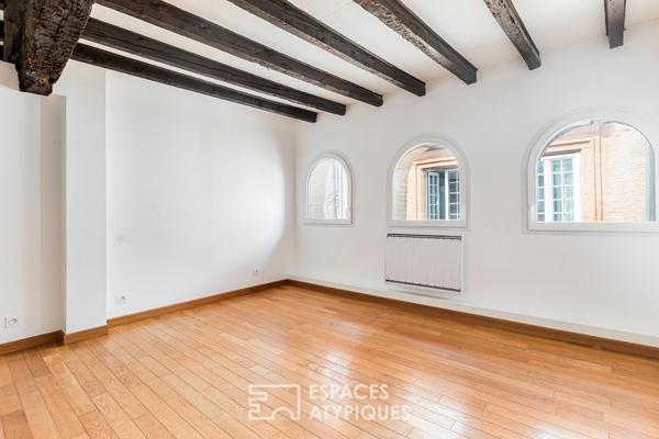 Appartement rénové en dernier étage aux Carmes