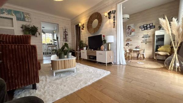 Spacieux T3 lumineux, à deux pas du lac et centre ville.