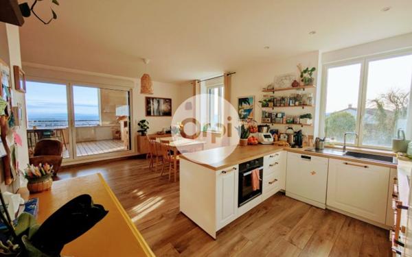 Appartement à vendre    4 pièces • 93,50 m2 Saint-Sorlin