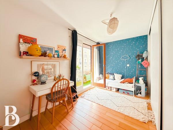 Paris (75015) TRES BEL APPARTEMENT FAMILIAL AVEC GRAND BALCON