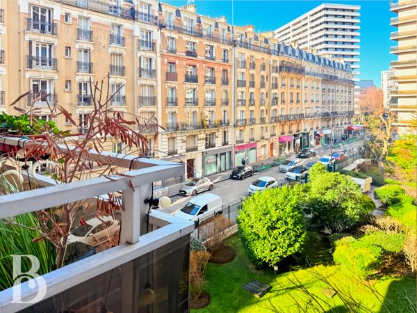 Paris (75015) TRES BEL APPARTEMENT FAMILIAL AVEC GRAND BALCON