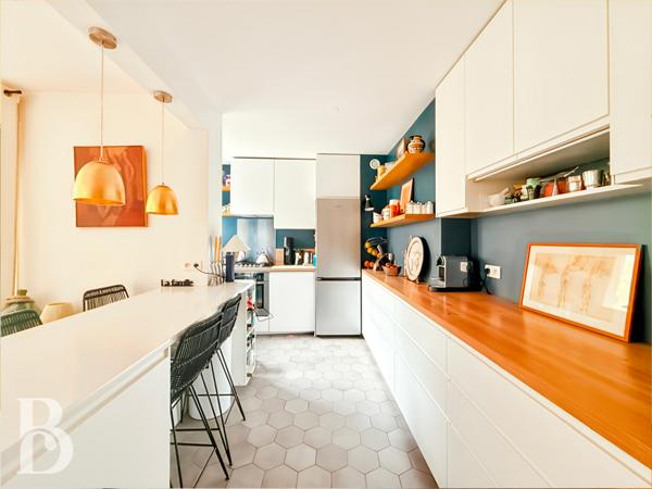 Paris (75015) TRES BEL APPARTEMENT FAMILIAL AVEC GRAND BALCON