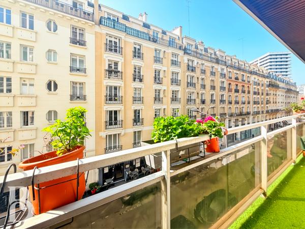 Paris (75015) TRES BEL APPARTEMENT FAMILIAL AVEC GRAND BALCON