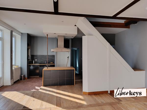MAISON EN PIERRE NON MITOYENNE - 1600 M² TERRAIN - 290 M² Habitable - 3 CHAMBRES - COMMERCE - 