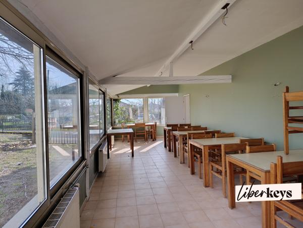 MAISON EN PIERRE NON MITOYENNE - 1600 M² TERRAIN - 290 M² Habitable - 3 CHAMBRES - COMMERCE - 