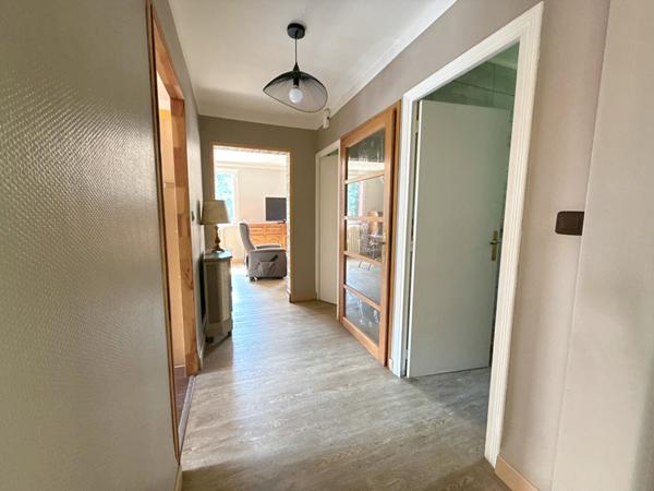 A VENDRE : MAISON RÉNOVÉE AVEC JARDIN, GARAGE ET POTENTIEL LOCATIF À AX-LES-THERMES