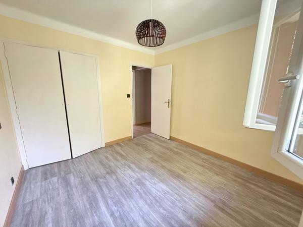 A VENDRE : MAISON RÉNOVÉE AVEC JARDIN, GARAGE ET POTENTIEL LOCATIF À AX-LES-THERMES