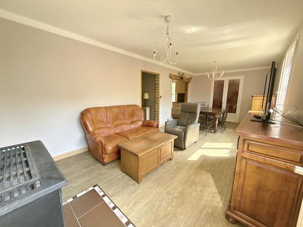 A VENDRE : MAISON RÉNOVÉE AVEC JARDIN, GARAGE ET POTENTIEL LOCATIF À AX-LES-THERMES