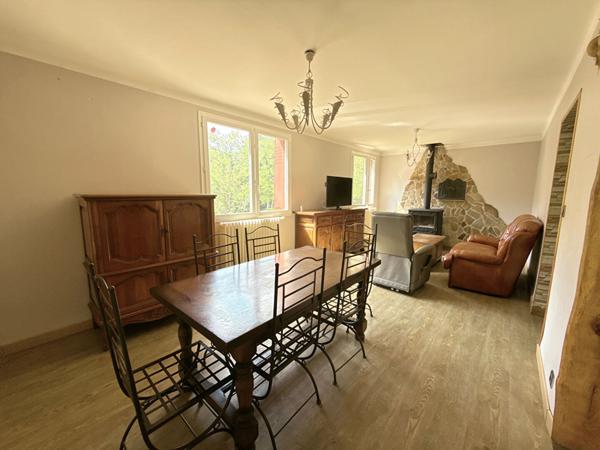 A VENDRE : MAISON RÉNOVÉE AVEC JARDIN, GARAGE ET POTENTIEL LOCATIF À AX-LES-THERMES