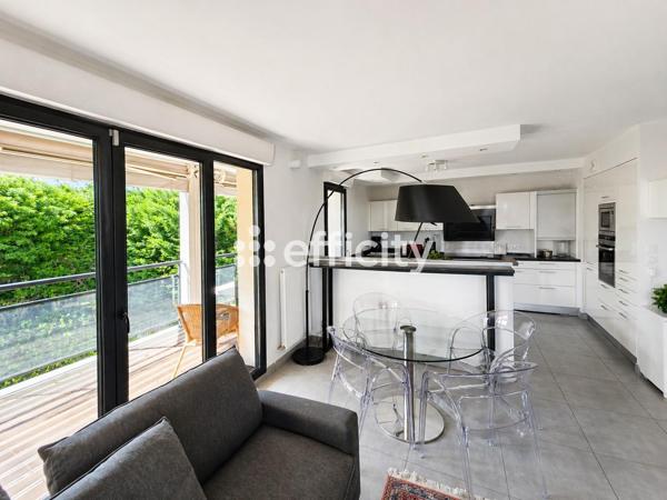 Appartement
         5 pièces
        - 96 m² Bien prestige 695 000 € *