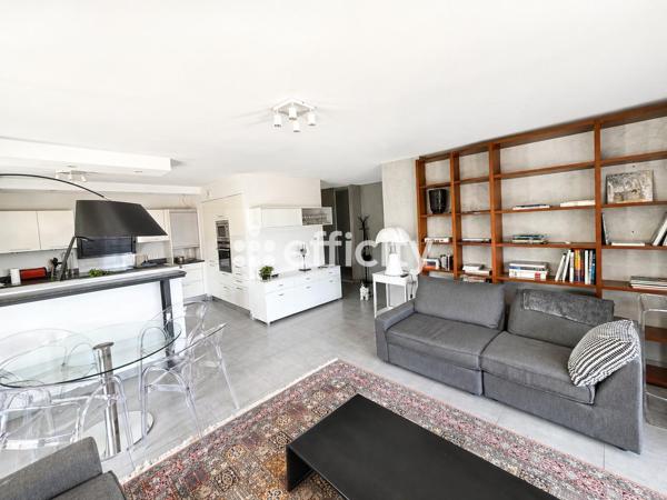 Appartement
         5 pièces
        - 96 m² Bien prestige 695 000 € *
