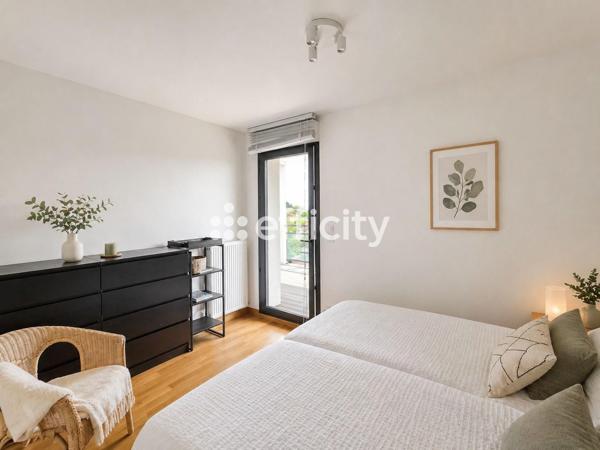 Appartement
         5 pièces
        - 96 m² Bien prestige 695 000 € *