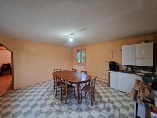 Yvetot, maison mitoyenne d'~94m² sur terrain ~1050 m², 3 chambres, 1 bâtiment.