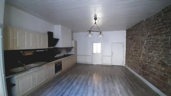 Maison de village avec plusieurs logements