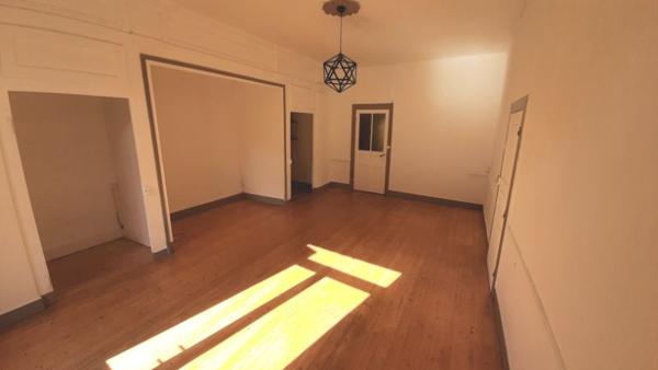 Maison de village avec plusieurs logements