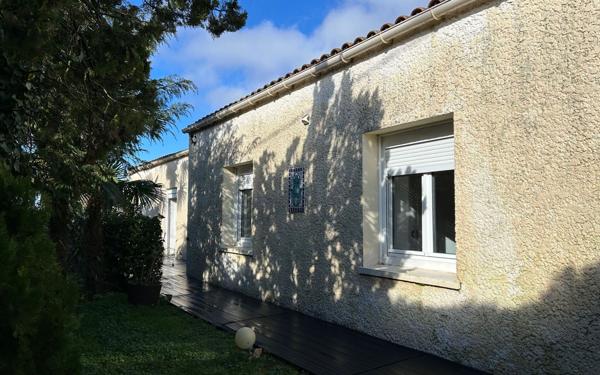 Maison à vendre    4 pièces •  Pont-l'Abbé-d'Arnoult