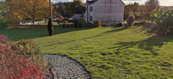 Rare: Maison avec bureaux indépendant sur terrain 1566m2 à 10min de l'A84